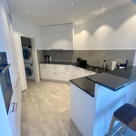 Lungolago Apartment *